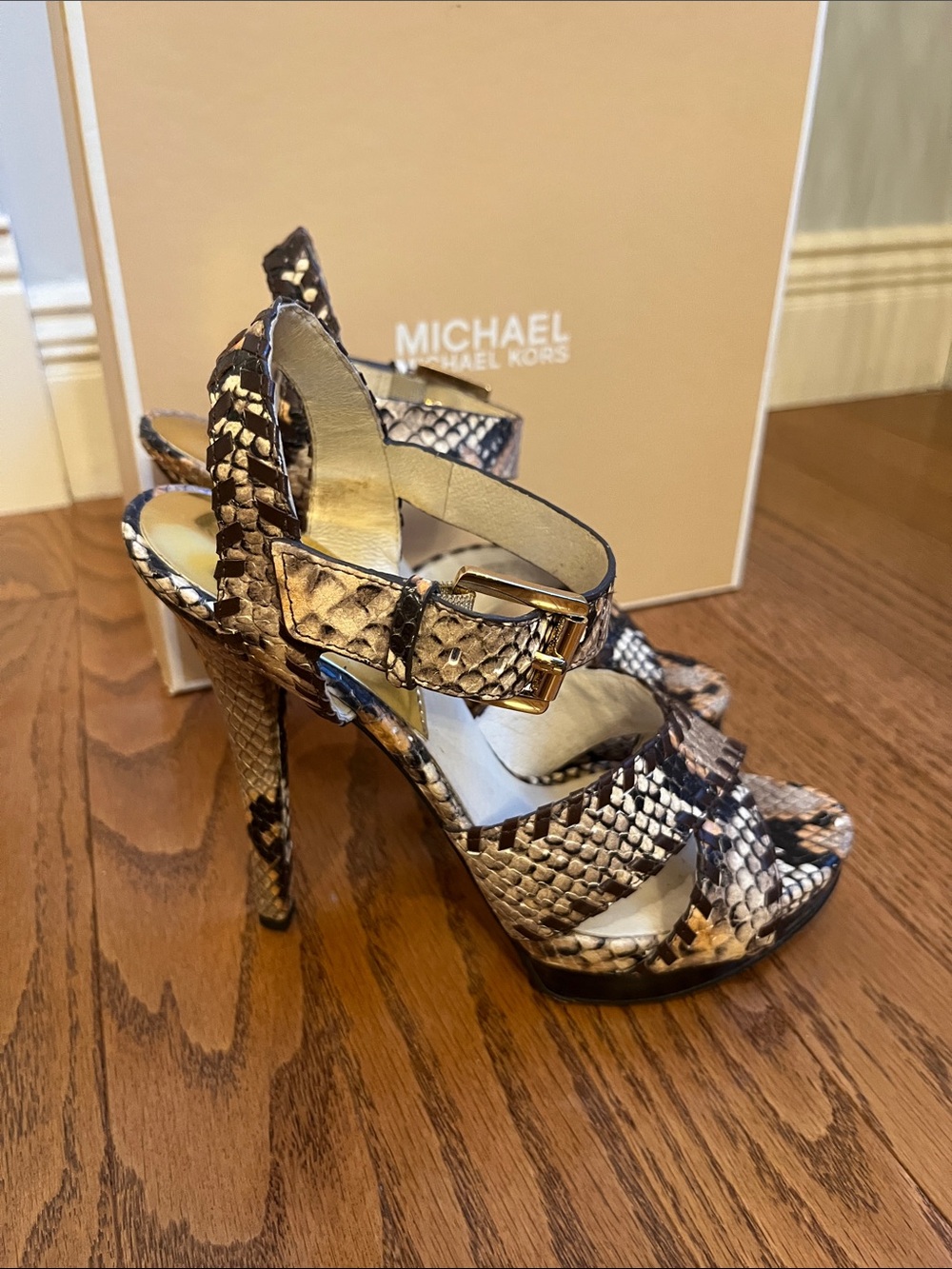 MICHAEL KORS ODESSA SANDAL EMBOSSED LEATHER SIZE 6.5M